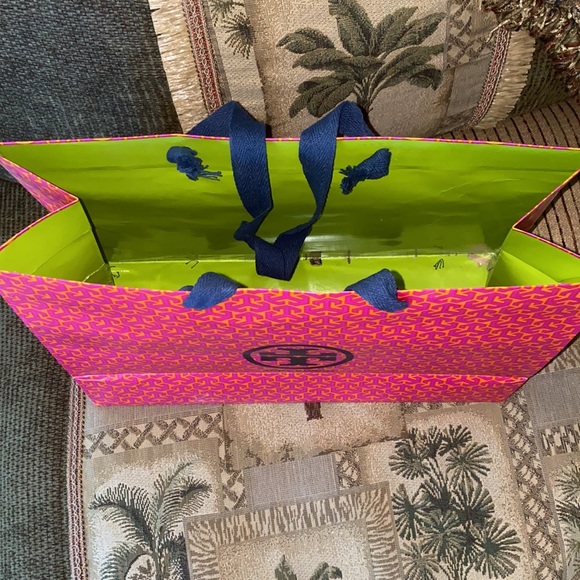 Authentic Large-Sized Tory Burch Shopping Bag - Picture 5 of 7